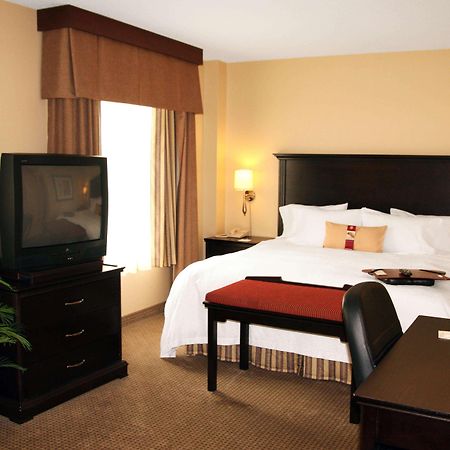 Hampton Inn & Suites Laval Eksteriør billede