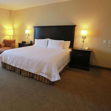 Hampton Inn & Suites Laval Eksteriør billede