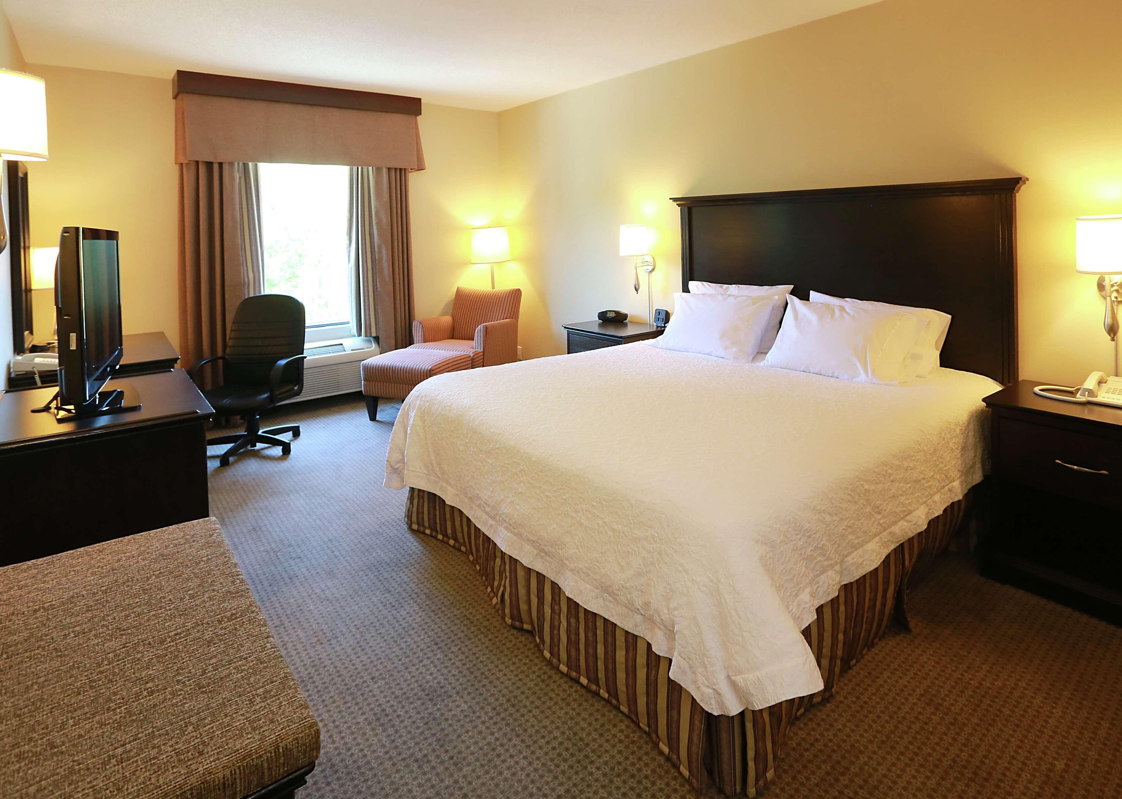 Hampton Inn & Suites Laval Eksteriør billede