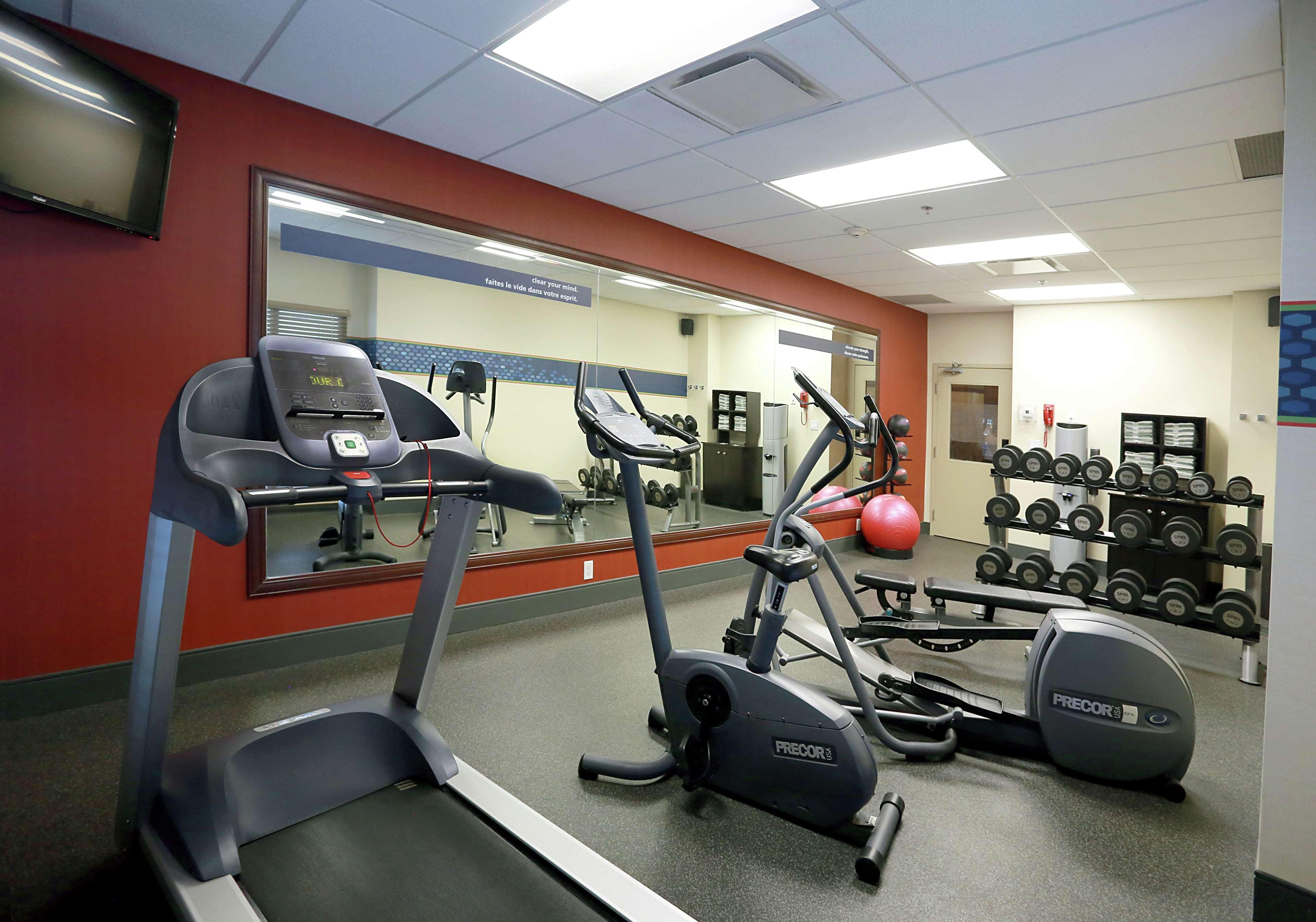 Hampton Inn & Suites Laval Eksteriør billede