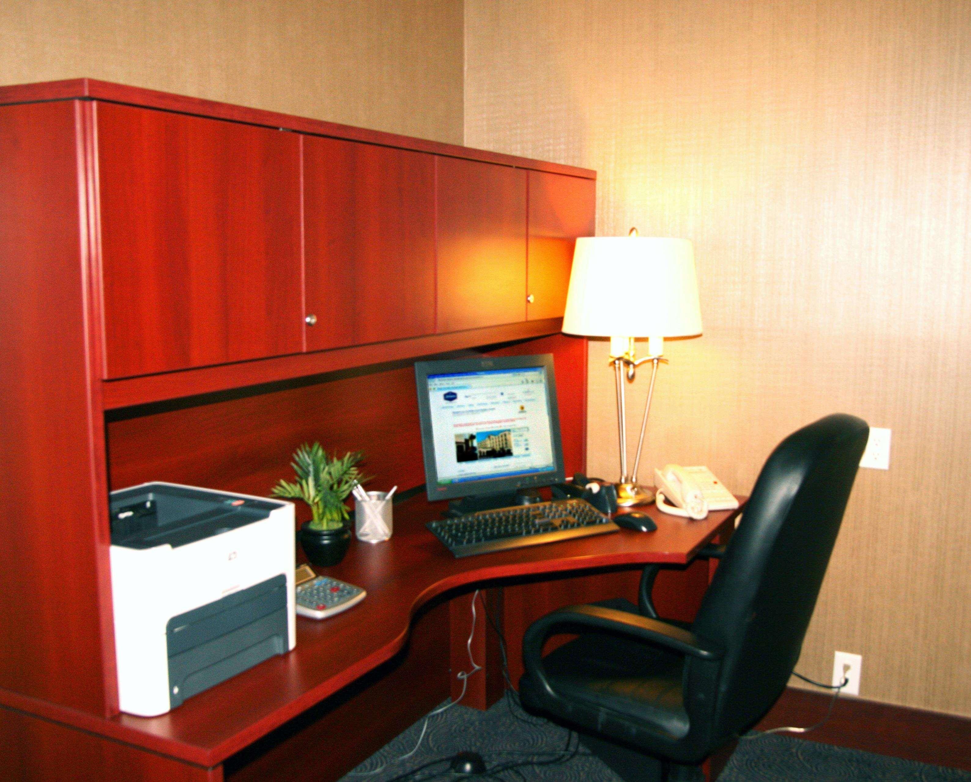 Hampton Inn & Suites Laval Eksteriør billede