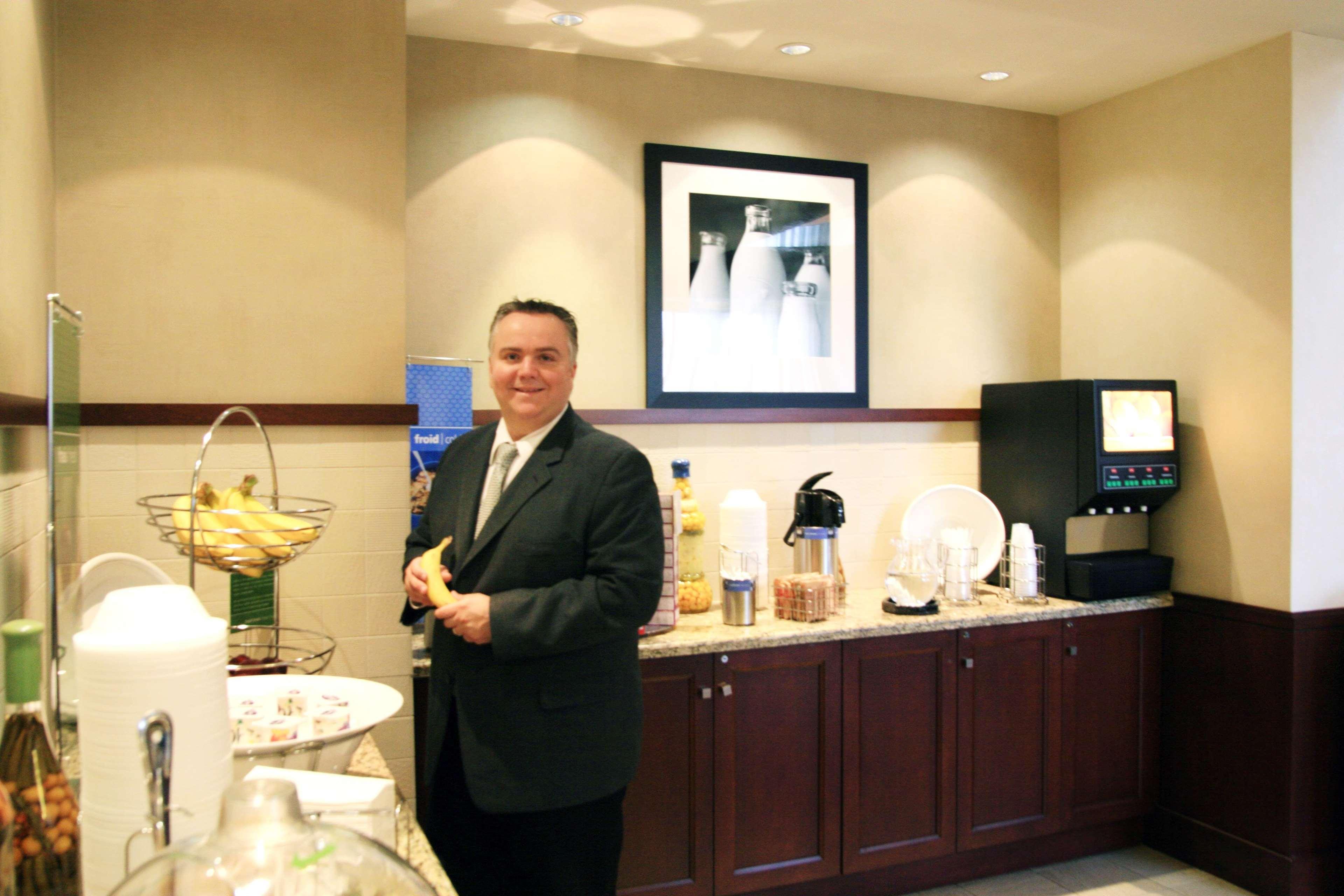 Hampton Inn & Suites Laval Restaurant billede