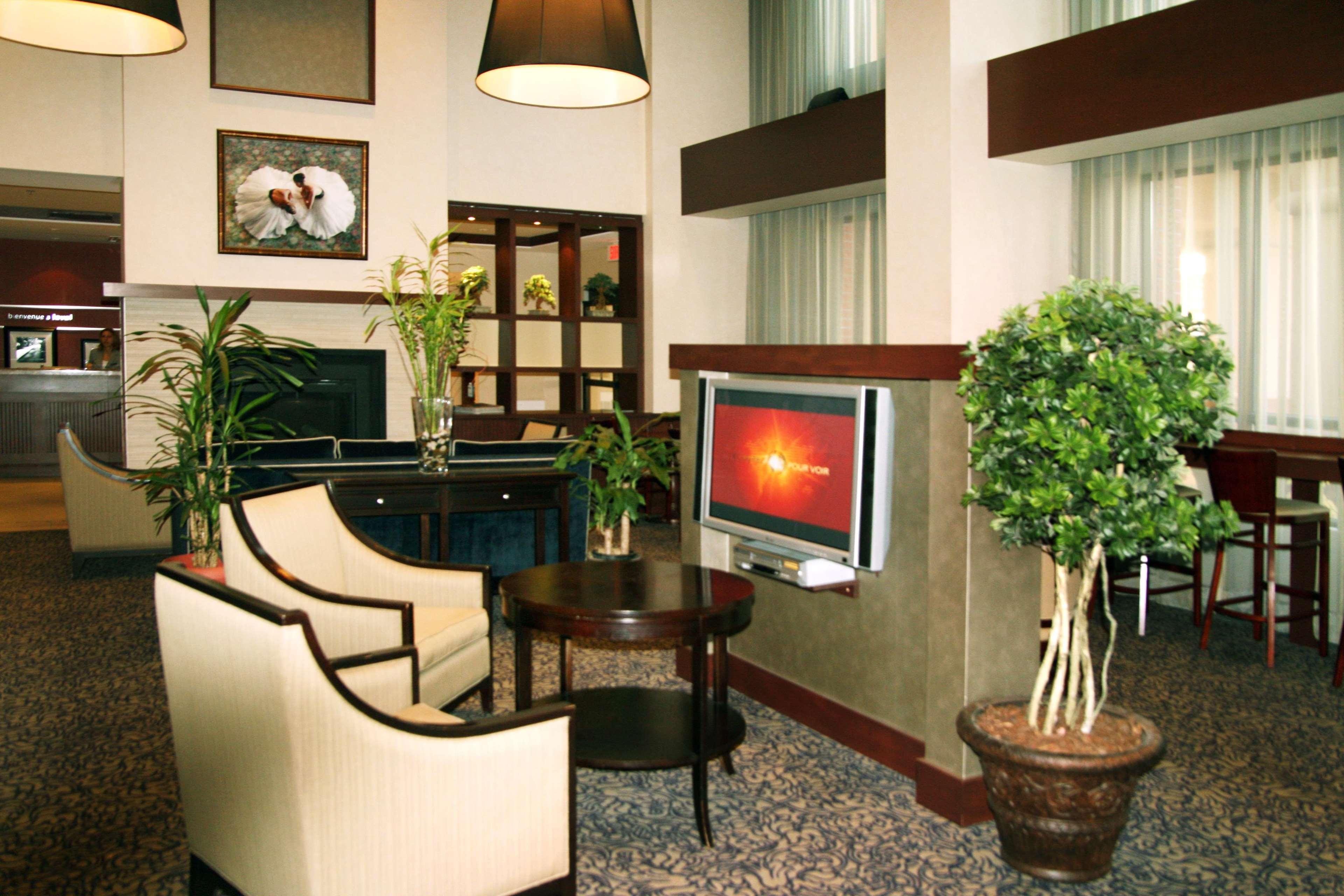 Hampton Inn & Suites Laval Eksteriør billede