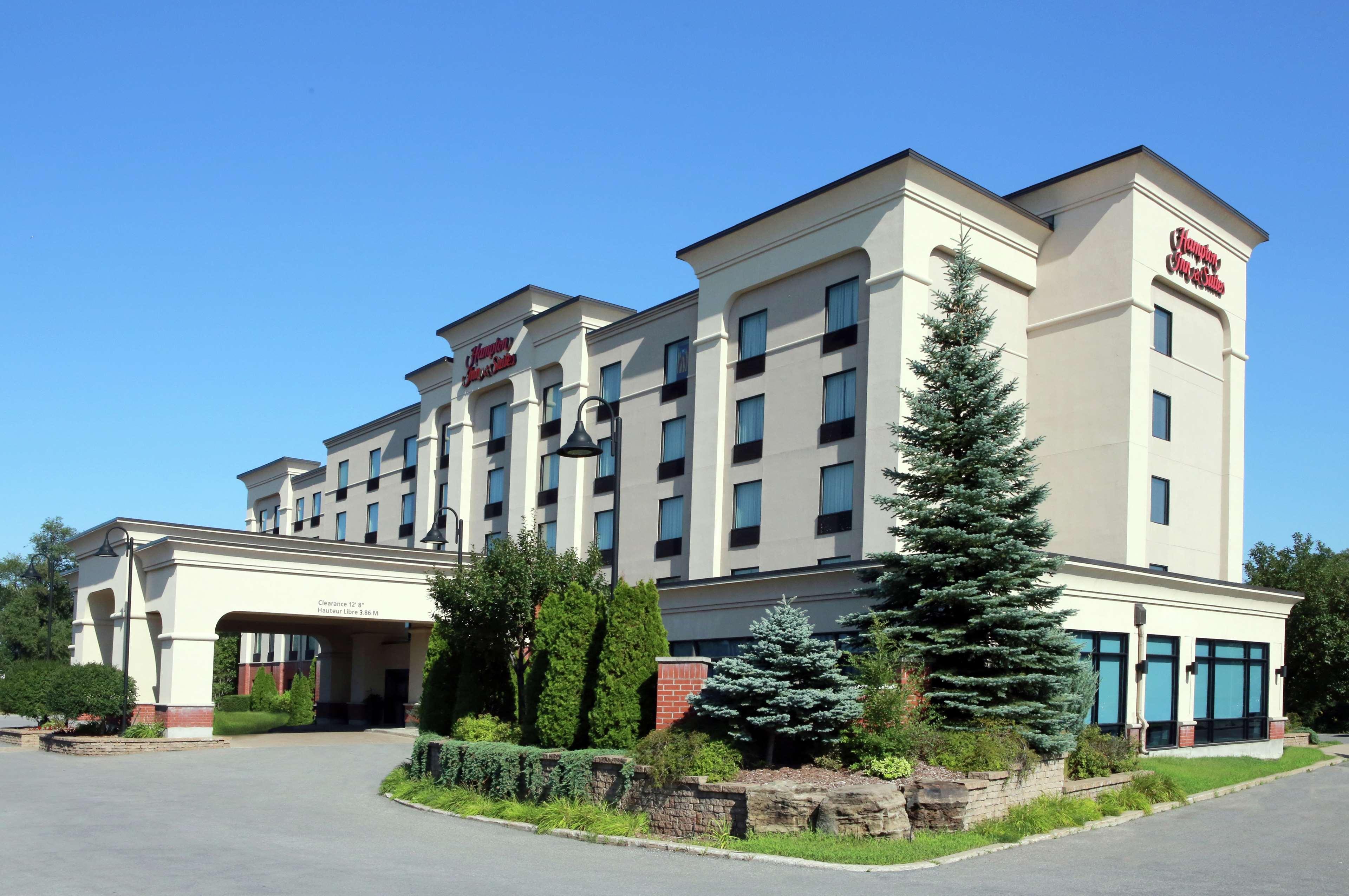 Hampton Inn & Suites Laval Eksteriør billede
