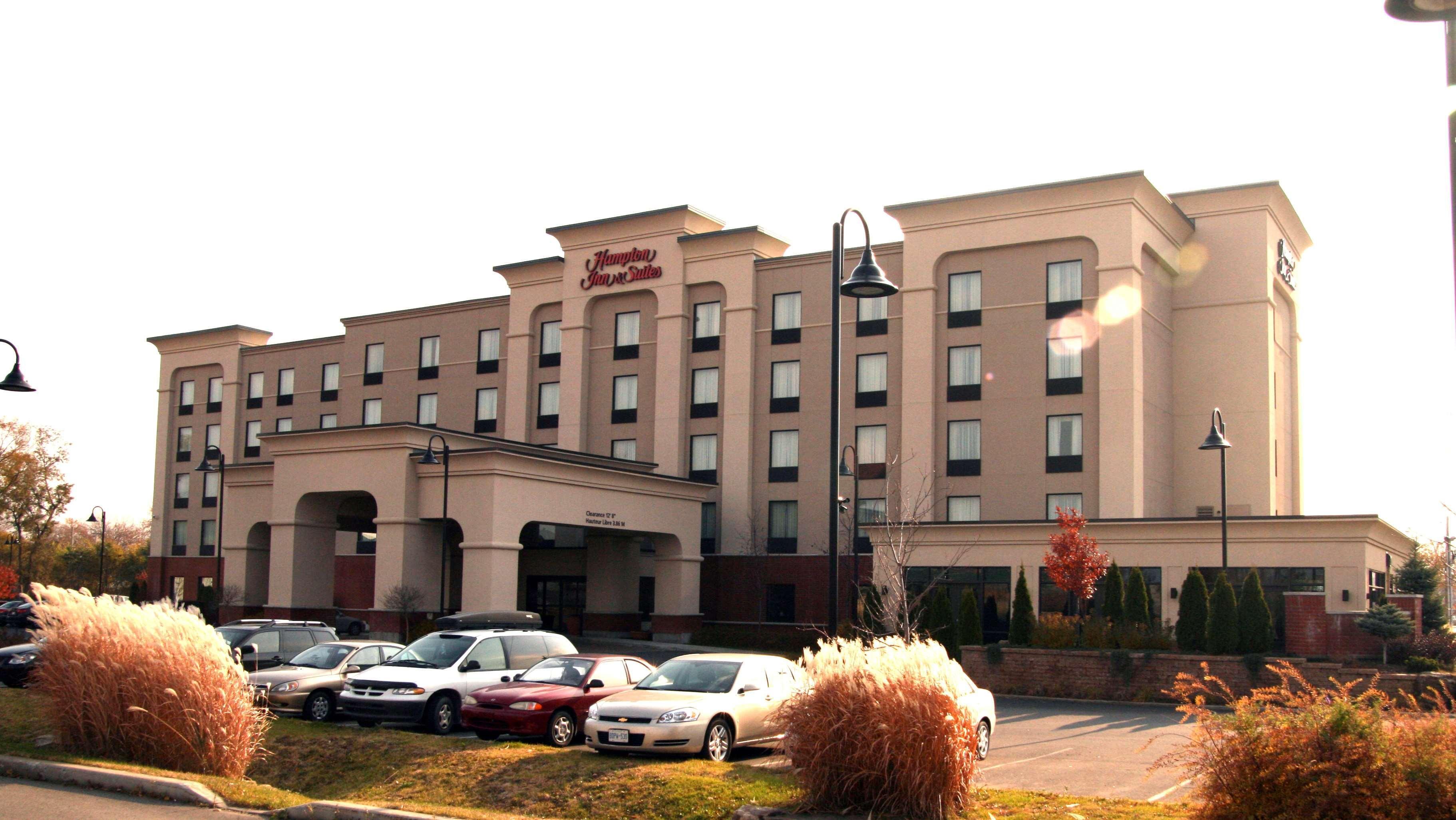 Hampton Inn & Suites Laval Eksteriør billede