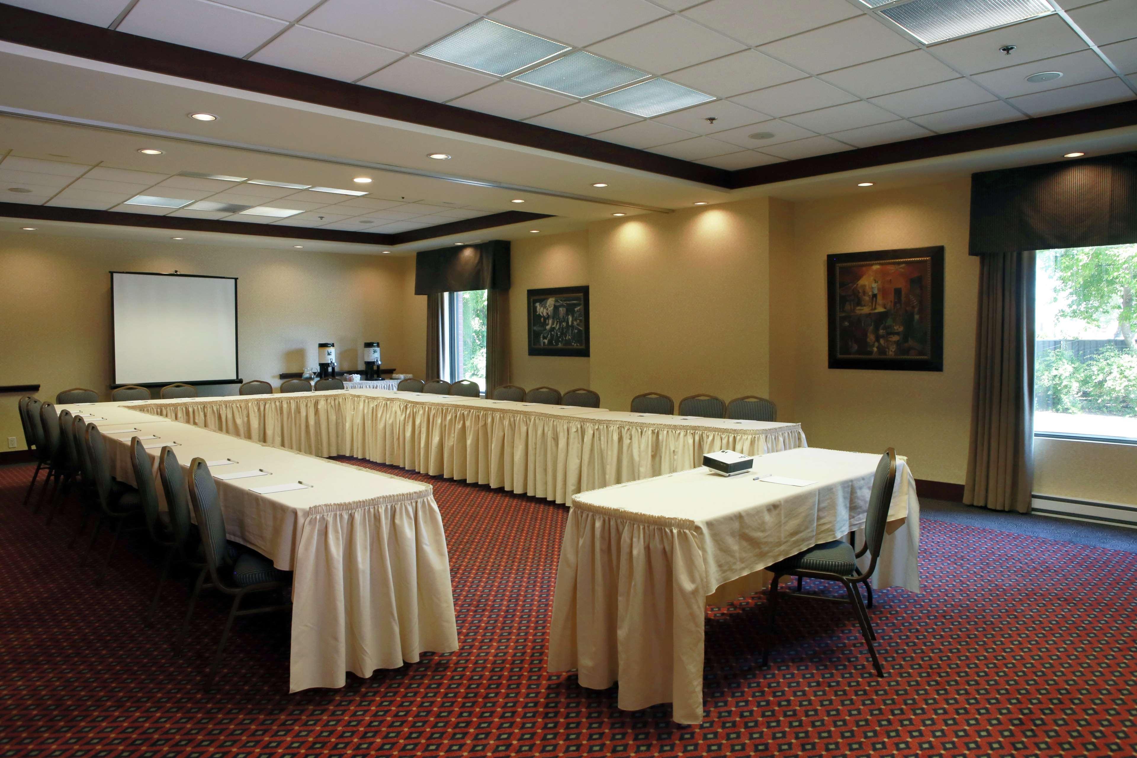 Hampton Inn & Suites Laval Eksteriør billede