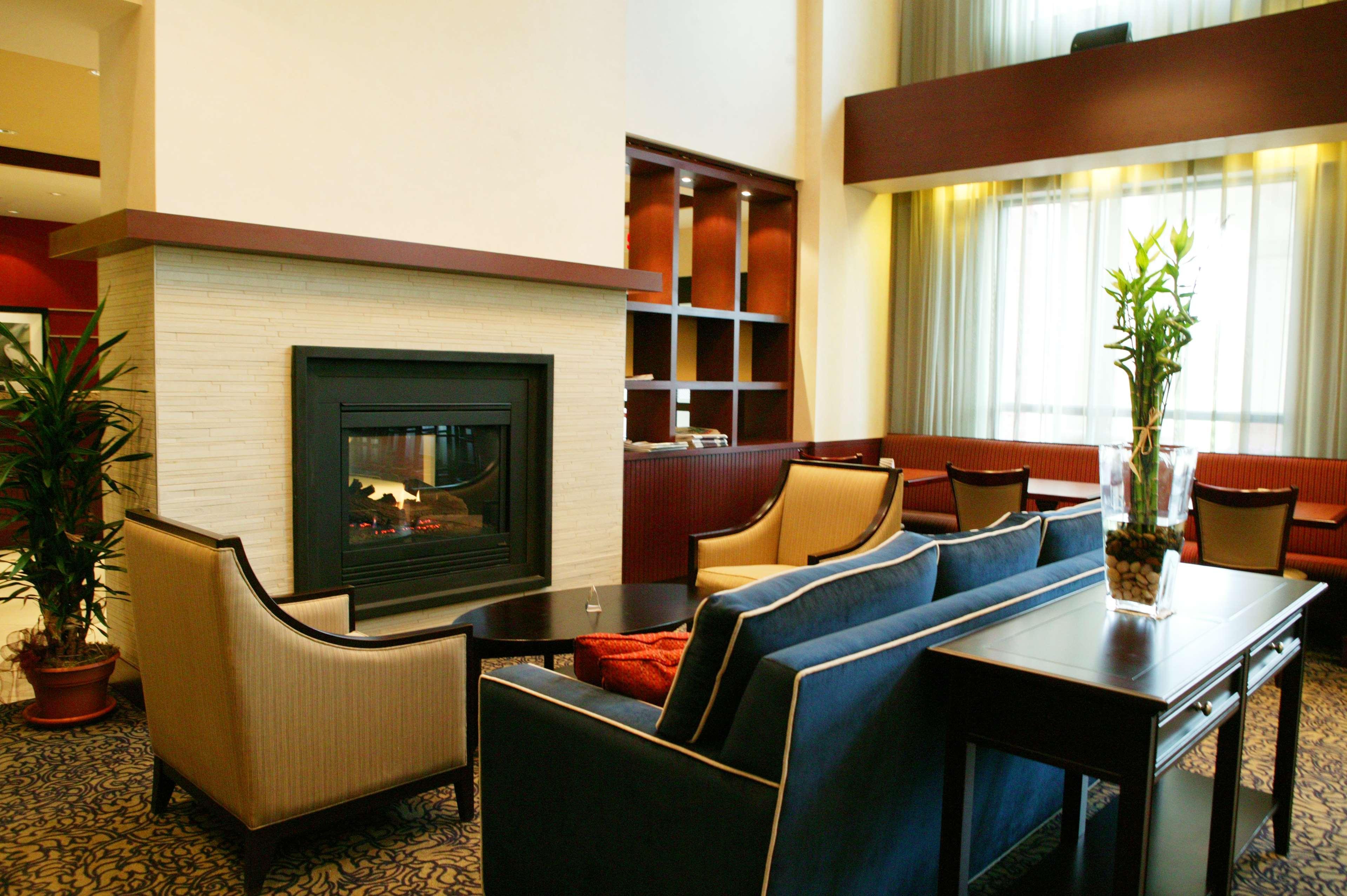 Hampton Inn & Suites Laval Eksteriør billede