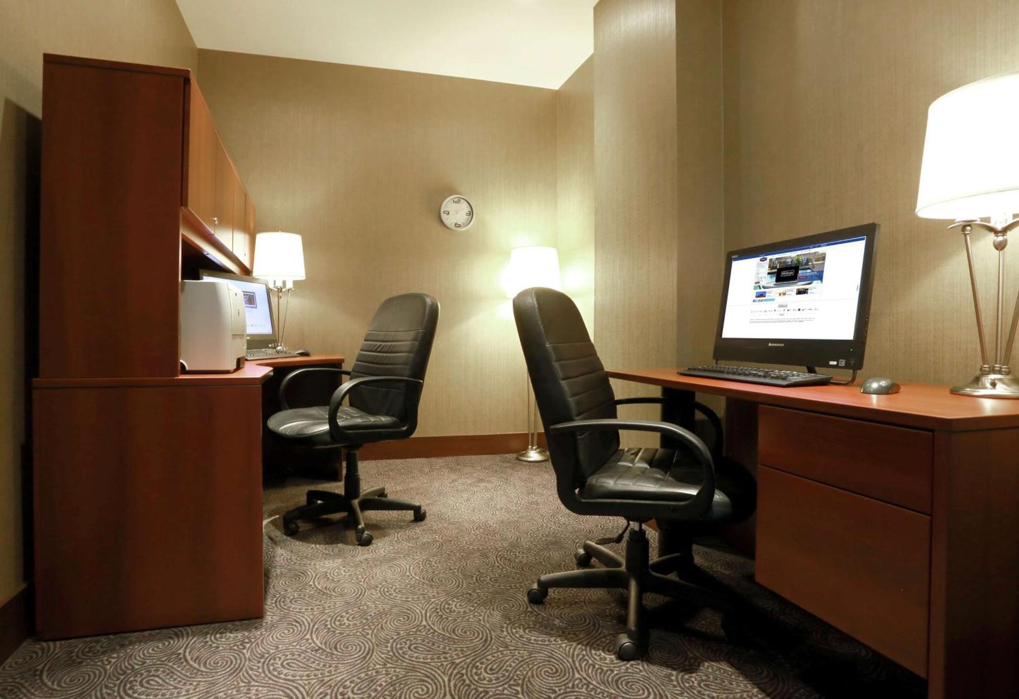 Hampton Inn & Suites Laval Eksteriør billede