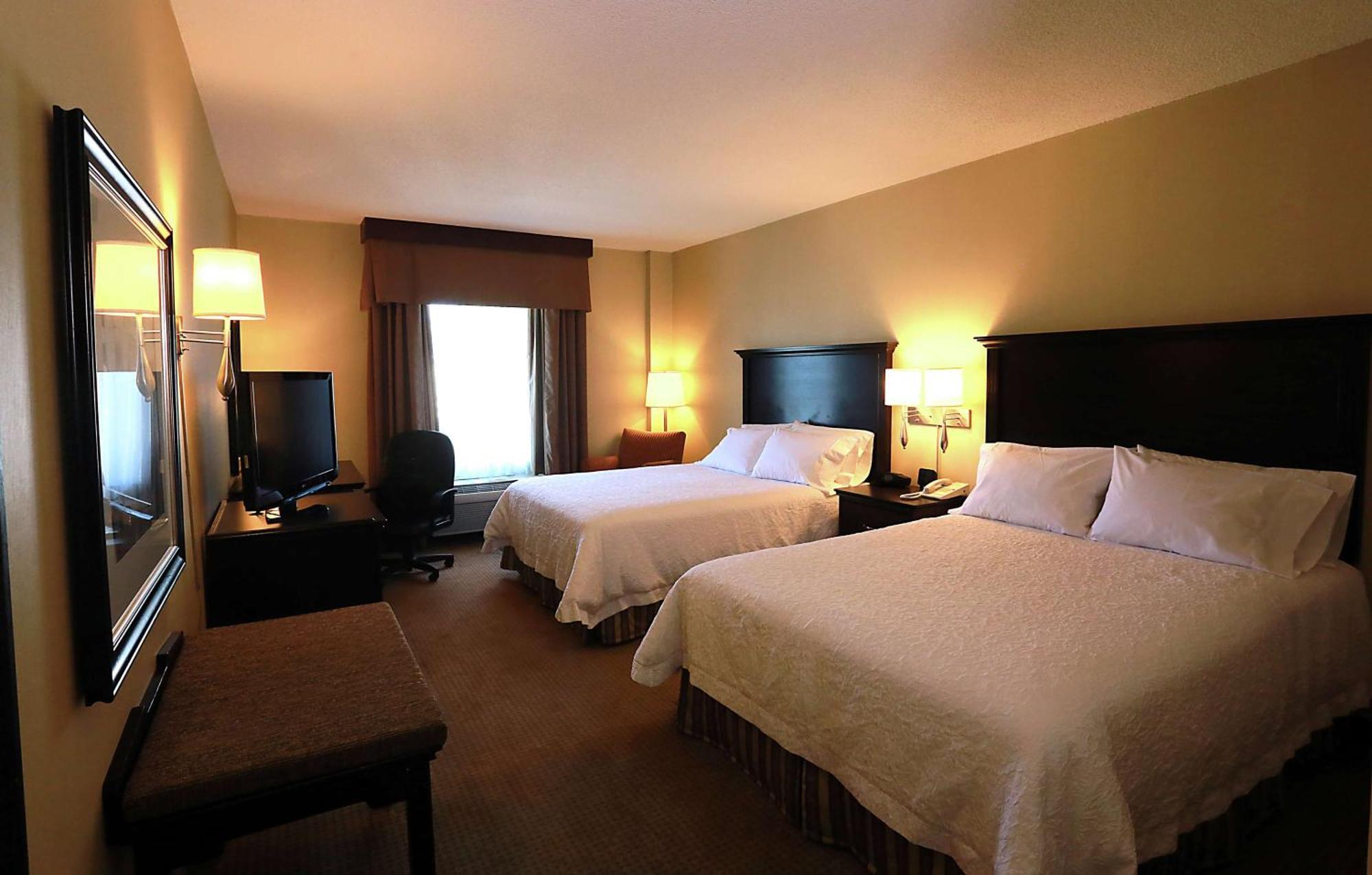 Hampton Inn & Suites Laval Eksteriør billede