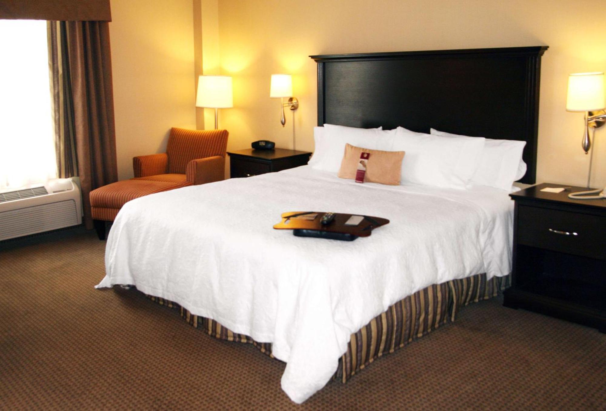 Hampton Inn & Suites Laval Eksteriør billede