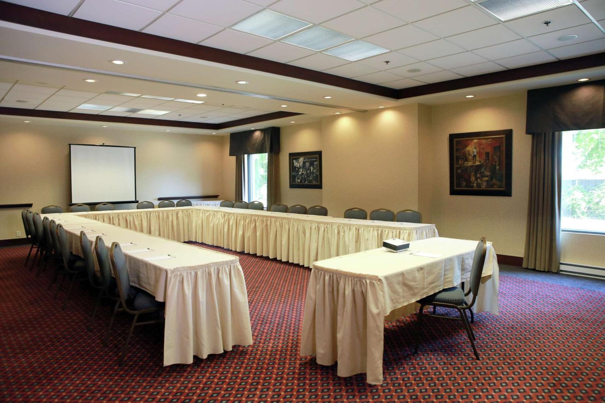 Hampton Inn & Suites Laval Eksteriør billede