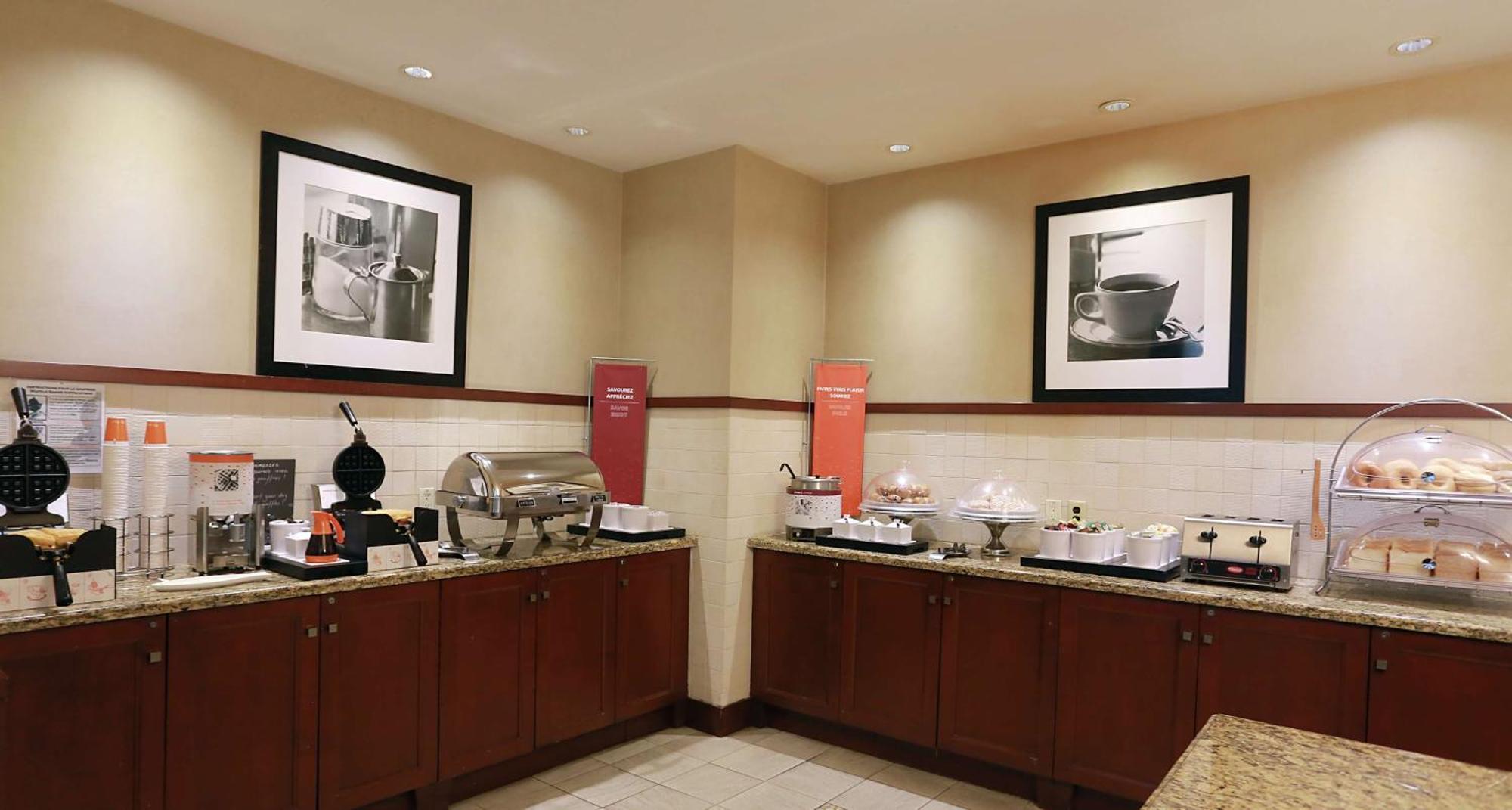 Hampton Inn & Suites Laval Eksteriør billede
