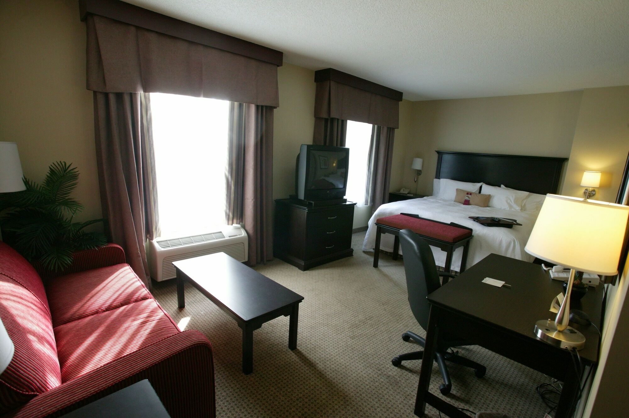 Hampton Inn & Suites Laval Eksteriør billede
